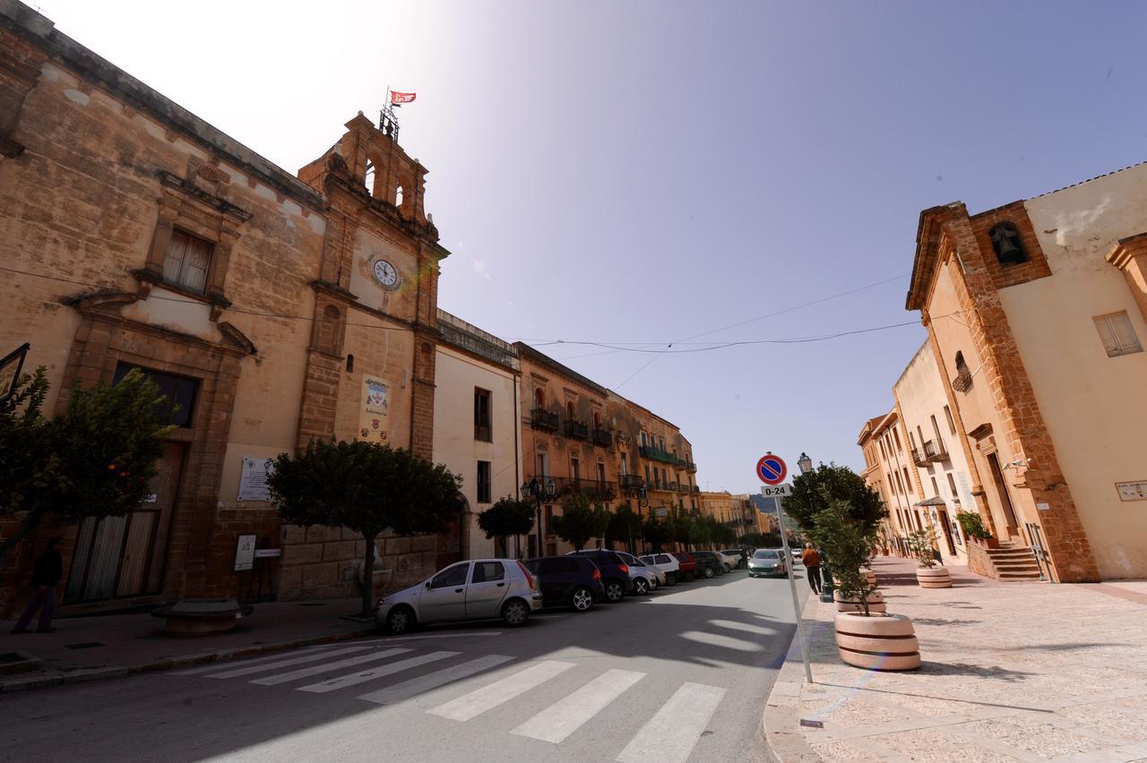 サンブーカ・ディ・シチーリア Il Cortile Del Marchese Beccadelli Bed & Breakfast エクステリア 写真